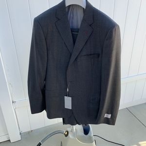 Samulesohn Grey Suit with Red Lining, US 44, NWT